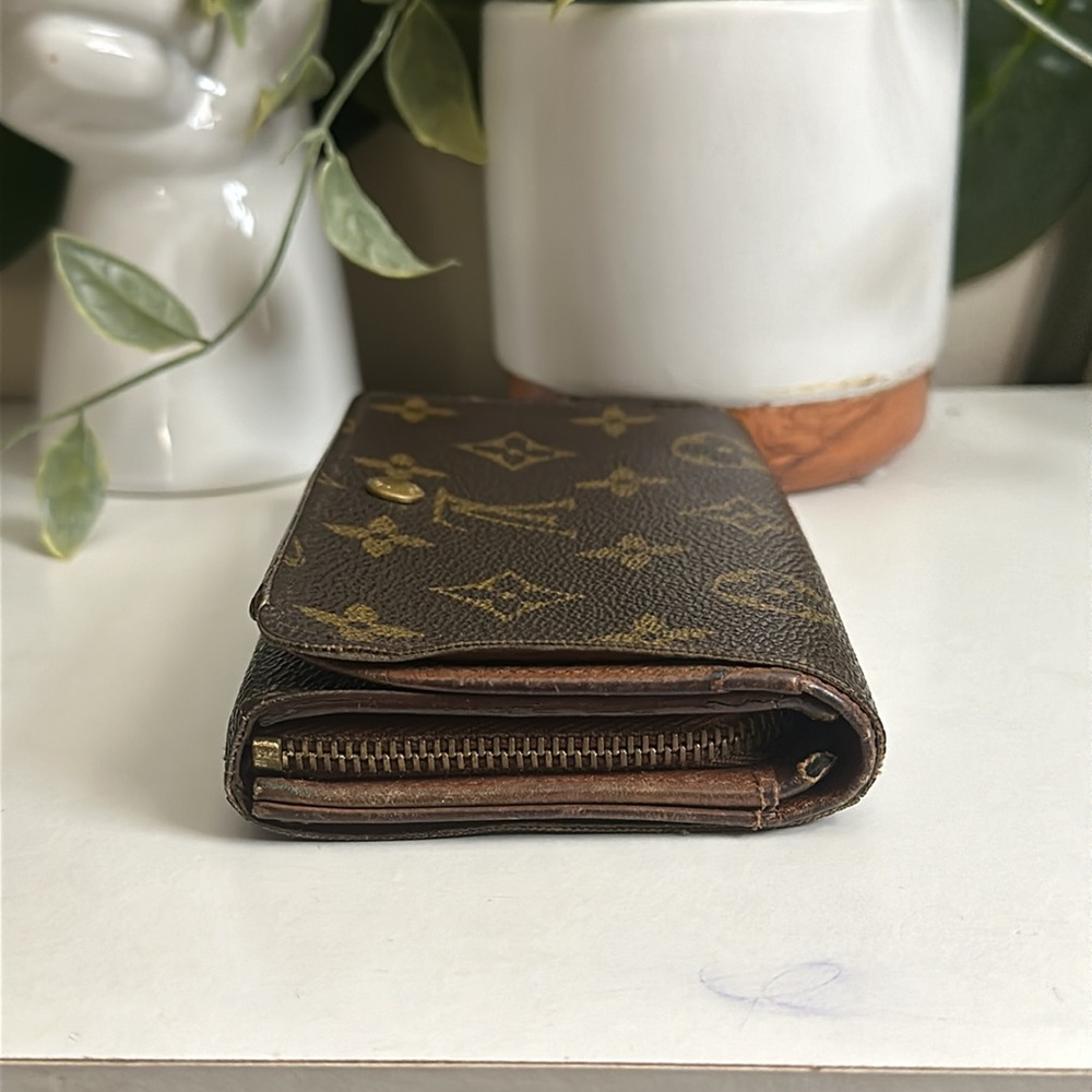Louis Vuitton Small Monogram Wallet - Picture 8 of 15